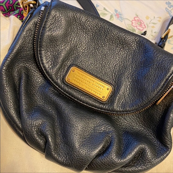 Marc Jacobs Bags Marc Jacobs Black And Gold Crossbody Purse Poshmark